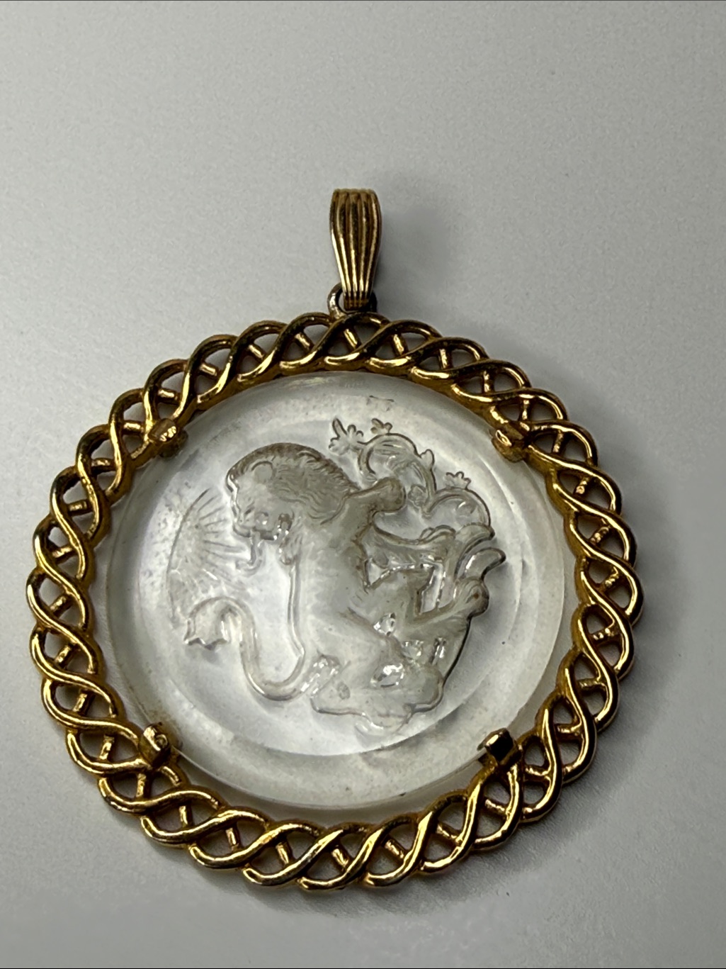 Vintage 12k Gold Filled Unsigned Crown Trifari Zodiac Intaglio Lion Pendant